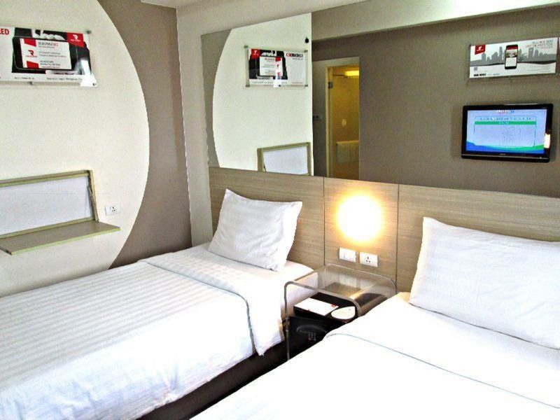 Red Planet Manila Malate Mabini Hotel Exterior foto