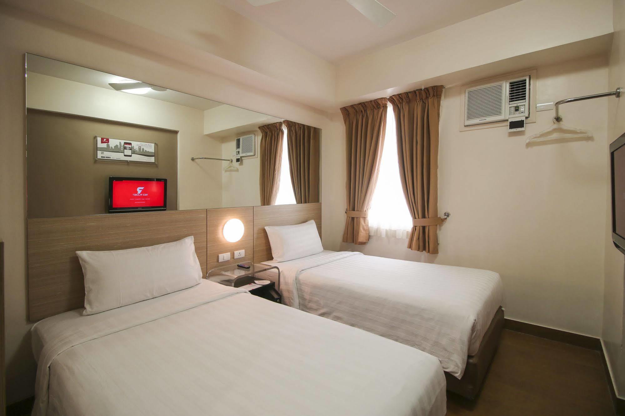 Red Planet Manila Malate Mabini Hotel Exterior foto
